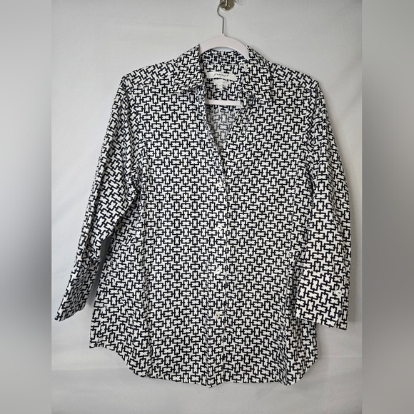 Foxcroft Women's Easy Care Black and White Patterned Button Up Shirt Medium - Picture 2 of 5